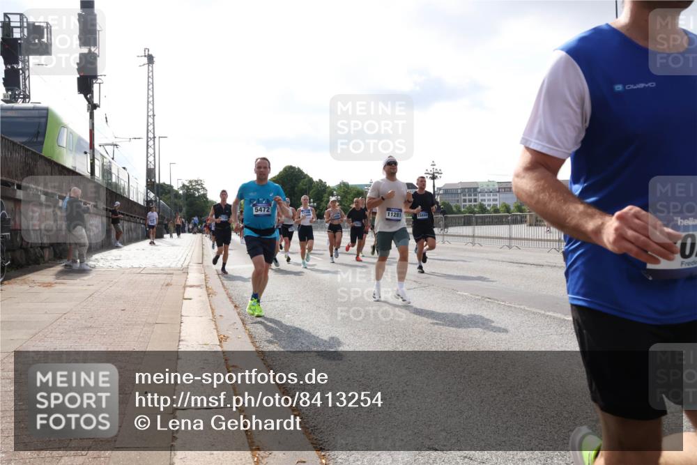 29.06.2025 - hella hamburg halbmarathon Lena Gebhardt http://msf.ph/oto/8413254 29.06.2025 09:50:35 Lombardsbrücke 47120, 5472, 14012, 11281, 15888, 0, 0, 1209, 1358, 1675, 1688, 1697, 1700, 1803, 1882, 2546, 2568, 2675, 2719, 2826, 3056, 3332, 3626, 4205, 4229, 4380, 4398, 4823, 4893, 5026, 5409, 5436, 5472, 5506, 5508, 5745, 5752, 5791, 5803, 5916, 6080, 6458, 6529, 6649, 6686, 6687, 6704, 7026, 7774, 8450, 8958, 9017, 9116, 9302, 9365, 9711, 10064, 10218, 10783, 10894, 10922, 11281, 11284, 11305, 11379, 11767, 12292, 12540, 12554, 12895, 13725 meine-sportfotos.de