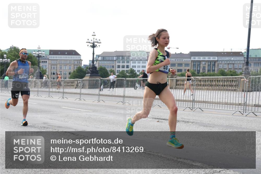 29.06.2025 - hella hamburg halbmarathon Lena Gebhardt http://msf.ph/oto/8413269 29.06.2025 09:39:51 Lombardsbrücke 2144, 53, 51, 53, 2144, 2659, 3720, 4524, 6380, 6699, 11342, 11678, 13016, 14717, 14932, 14933, 15166, 16120, 16548, 17402, 18694, 18848, 19108 meine-sportfotos.de