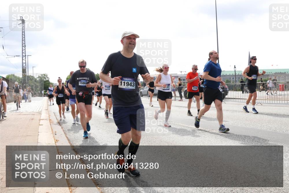 29.06.2025 - hella hamburg halbmarathon Lena Gebhardt http://msf.ph/oto/8413280 29.06.2025 10:42:01 Lombardsbrücke 6430, 15863, 17541, 11943, 2258, 11659, 1039, 1314, 1509, 1623, 1624, 1648, 1712, 1752, 2145, 2153, 2523, 2974, 3276, 3326, 3459, 3460, 3568, 4329, 4353, 4541, 4735, 4736, 4787, 4885, 5419, 5432, 5671, 6136, 6137, 6153, 6320, 6430, 6436, 6450, 6618, 6837, 6846, 6917, 7357, 7477, 7955, 7968, 8004, 8014, 8162, 8163, 8300, 8301, 8443, 8459, 8712, 8848, 8897, 8908, 9008, 9223, 9370, 9467, 9588, 10027, 10623, 11011 meine-sportfotos.de