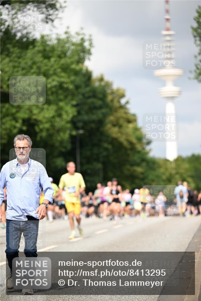 29.06.2025 - hella hamburg halbmarathon Dr. Thomas Lammeyer http://msf.ph/oto/8413295 29.06.2025 10:43:52 Kennedybrücke 1232, 1760, 2893, 3046, 3353, 3727, 4523, 4659, 4855, 6321, 6342, 6343, 6611, 6698, 6739, 7053, 7125, 7263, 7501, 7684, 8243, 8367, 8457, 8783, 9393, 9455, 9708, 10001, 10516, 10554, 10714, 10888, 10901, 11381, 11382 meine-sportfotos.de