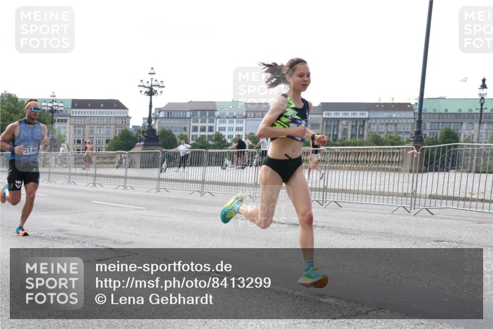 29.06.2025 - hella hamburg halbmarathon Lena Gebhardt http://msf.ph/oto/8413299 29.06.2025 09:39:51 Lombardsbrücke 2144, 51, 53, 2144, 2659, 3720, 4524, 6380, 6699, 11342, 11678, 13016, 14717, 14932, 14933, 15166, 16120, 16548, 17402, 18694, 18848, 19108 meine-sportfotos.de