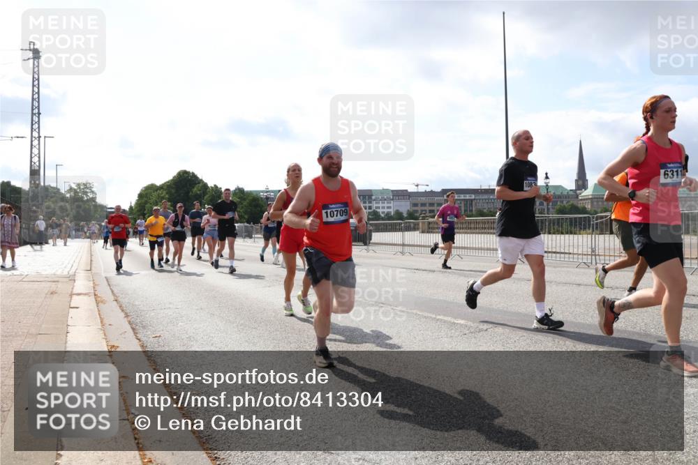 29.06.2025 - hella hamburg halbmarathon Lena Gebhardt http://msf.ph/oto/8413304 29.06.2025 10:04:46 Lombardsbrücke 10709, 108, 6311, 1126, 1213, 1316, 1347, 1377, 1559, 1674, 2011, 2424, 2463, 2628, 2698, 2852, 3071, 3413, 3994, 4146, 4293, 4394, 4538, 4587, 4951, 5354, 5365, 5869, 6311, 7302, 8049, 8089, 8217, 9019, 9489, 10100, 10213, 10709, 10834, 10962, 11088, 11551, 11595, 12125, 12924, 12998, 13242, 13533, 13625, 14340, 14436, 14917, 15532, 16128, 16134, 16145, 16357, 16579, 16753, 16989, 16995, 17071, 17112, 17113, 17434, 17814, 17818 meine-sportfotos.de