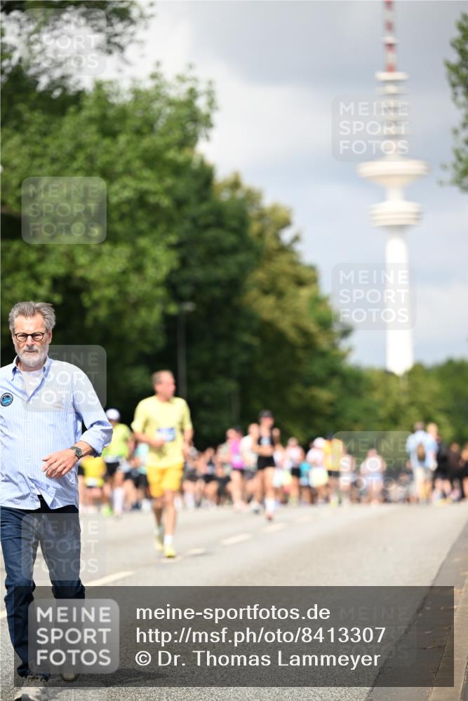 29.06.2025 - hella hamburg halbmarathon Dr. Thomas Lammeyer http://msf.ph/oto/8413307 29.06.2025 10:43:52 Kennedybrücke 1232, 1760, 2893, 3046, 3353, 3727, 4523, 4659, 4855, 6321, 6342, 6343, 6611, 6698, 6739, 7053, 7125, 7263, 7501, 7684, 8243, 8367, 8457, 8783, 9393, 9455, 9708, 10001, 10516, 10554, 10714, 10888, 10901, 11381, 11382 meine-sportfotos.de