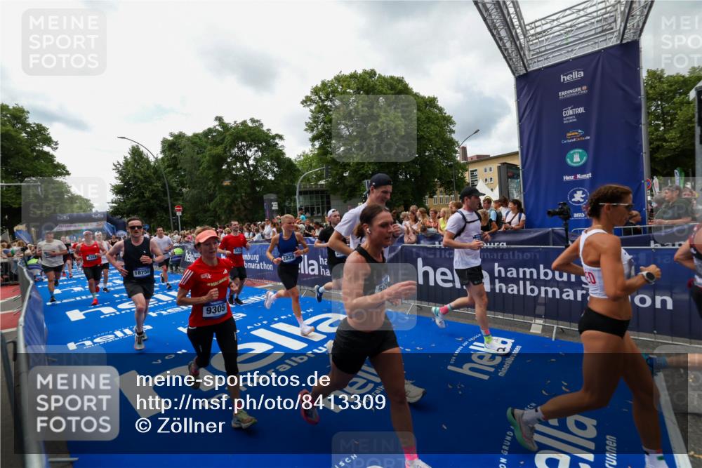 29.06.2025 - hella hamburg halbmarathon Zöllner http://msf.ph/oto/8413309 29.06.2025 10:47:34 Ziel 51, 1012, 1070, 1592, 1696, 2284, 2839, 2869, 2953, 3304, 5532, 5650, 5889, 6009, 8023, 8234, 8852, 8927, 9305, 11021, 12870, 13223, 13303, 15350, 15479, 15923, 17846, 17905, 18104, 18758, 19181 meine-sportfotos.de
