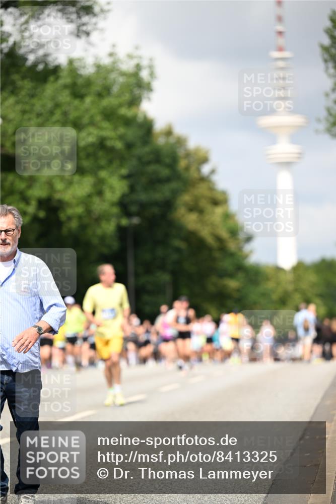 29.06.2025 - hella hamburg halbmarathon Dr. Thomas Lammeyer http://msf.ph/oto/8413325 29.06.2025 10:43:53 Kennedybrücke 1232, 1760, 2893, 3046, 3353, 3727, 4523, 4659, 4855, 6321, 6342, 6343, 6611, 6698, 6739, 7053, 7125, 7501, 7684, 8243, 8367, 8457, 9393, 9455, 9708, 10001, 10512, 10516, 10554, 10714, 10888, 10901, 11381, 11382 meine-sportfotos.de