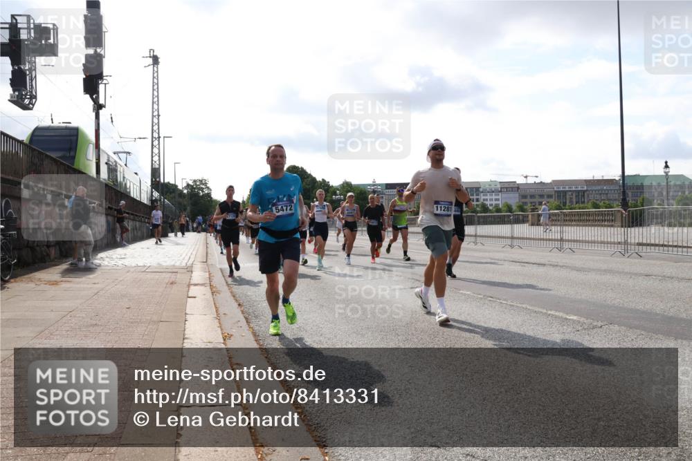 29.06.2025 - hella hamburg halbmarathon Lena Gebhardt http://msf.ph/oto/8413331 29.06.2025 09:50:36 Lombardsbrücke 5472, 17486, 14012, 11281, 888, 1209, 1358, 1675, 1688, 1697, 1700, 1803, 1882, 2546, 2568, 2675, 2719, 2826, 3056, 3332, 3626, 4205, 4229, 4380, 4398, 4823, 4893, 5026, 5409, 5436, 5472, 5506, 5508, 5745, 5752, 5791, 5803, 5916, 6080, 6458, 6529, 6649, 6686, 6687, 6704, 7026, 7110, 7774, 8450, 8574, 8958, 9017, 9116, 9302, 9365, 9711, 10064, 10218, 10783, 10894, 10922, 11281, 11284, 11305, 11379, 11767, 12292, 12540, 12554, 12895, 13725 meine-sportfotos.de