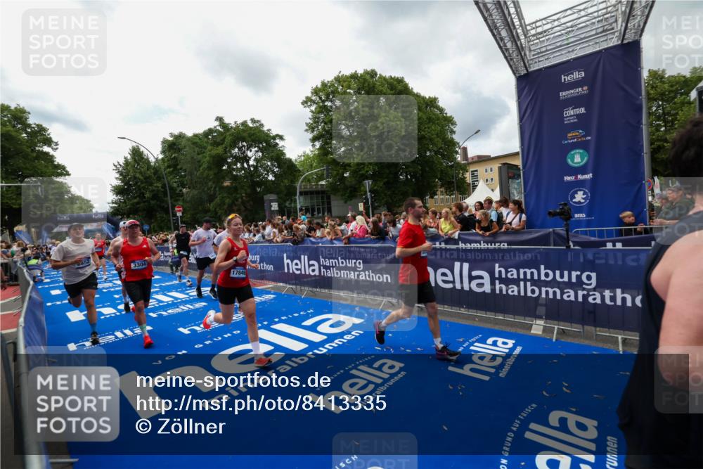 29.06.2025 - hella hamburg halbmarathon Zöllner http://msf.ph/oto/8413335 29.06.2025 10:47:35 Ziel 1012, 1070, 1320, 1592, 1696, 2284, 2839, 2869, 2953, 3304, 5532, 5889, 6009, 8023, 8234, 8852, 8927, 9305, 10969, 11021, 12870, 13223, 13303, 14619, 15451, 15479, 15923, 17846, 17905, 18104, 18758, 19181 meine-sportfotos.de