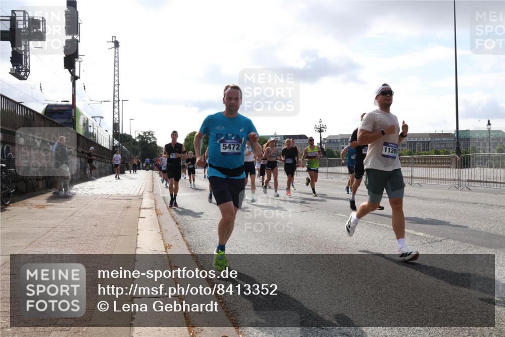 29.06.2025 - hella hamburg halbmarathon Lena Gebhardt http://msf.ph/oto/8413352 29.06.2025 09:50:36 Lombardsbrücke 1712, 5472, 14012, 15, 112813, 1209, 1358, 1675, 1688, 1697, 1700, 1803, 1882, 2546, 2568, 2675, 2719, 2826, 3056, 3332, 3626, 4205, 4229, 4380, 4398, 4823, 4893, 5026, 5409, 5436, 5472, 5506, 5508, 5745, 5752, 5791, 5803, 5916, 6080, 6458, 6529, 6649, 6686, 6687, 6704, 7026, 7110, 7774, 8450, 8574, 8958, 9017, 9116, 9302, 9365, 9711, 10064, 10218, 10783, 10894, 10922, 11281, 11284, 11305, 11379, 11767, 12292, 12540, 12554, 12895, 13725 meine-sportfotos.de