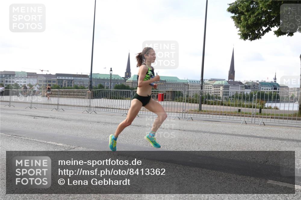 29.06.2025 - hella hamburg halbmarathon Lena Gebhardt http://msf.ph/oto/8413362 29.06.2025 09:39:51 Lombardsbrücke 51, 53, 2144, 2659, 3720, 4524, 6380, 6699, 11342, 11678, 13016, 14717, 14932, 14933, 15166, 16120, 16548, 17402, 18694, 18848, 19108 meine-sportfotos.de