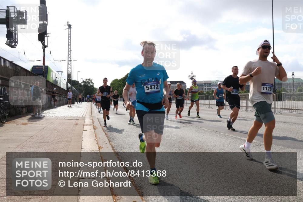 29.06.2025 - hella hamburg halbmarathon Lena Gebhardt http://msf.ph/oto/8413368 29.06.2025 09:50:36 Lombardsbrücke 17120, 5472, 15888, 11281, 1209, 1358, 1675, 1688, 1697, 1700, 1803, 1882, 2546, 2568, 2675, 2719, 2826, 3056, 3332, 3626, 4205, 4229, 4380, 4398, 4823, 4893, 5026, 5409, 5436, 5472, 5506, 5508, 5745, 5752, 5791, 5803, 5916, 6080, 6458, 6529, 6649, 6686, 6687, 6704, 7026, 7110, 7774, 8450, 8574, 8958, 9017, 9116, 9302, 9365, 9711, 10064, 10218, 10783, 10894, 10922, 11281, 11284, 11305, 11379, 11767, 12292, 12540, 12554, 12895, 13725 meine-sportfotos.de