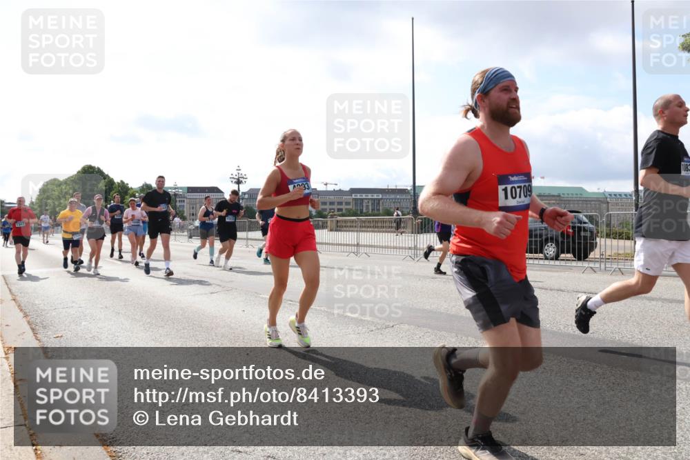 29.06.2025 - hella hamburg halbmarathon Lena Gebhardt http://msf.ph/oto/8413393 29.06.2025 10:04:46 Lombardsbrücke 33, 1347, 10709, 1083, 1126, 1213, 1316, 1347, 1377, 1559, 1674, 2011, 2424, 2463, 2628, 2698, 2852, 3071, 3413, 3994, 4146, 4293, 4394, 4538, 4587, 4951, 5354, 5365, 5869, 6311, 7302, 8049, 8089, 8217, 9019, 9489, 10100, 10213, 10709, 10834, 10962, 11088, 11551, 11595, 12125, 12924, 12998, 13242, 13533, 13625, 14340, 14436, 14917, 15532, 16128, 16134, 16145, 16357, 16579, 16753, 16989, 16995, 17071, 17112, 17113, 17434, 17814, 17818 meine-sportfotos.de