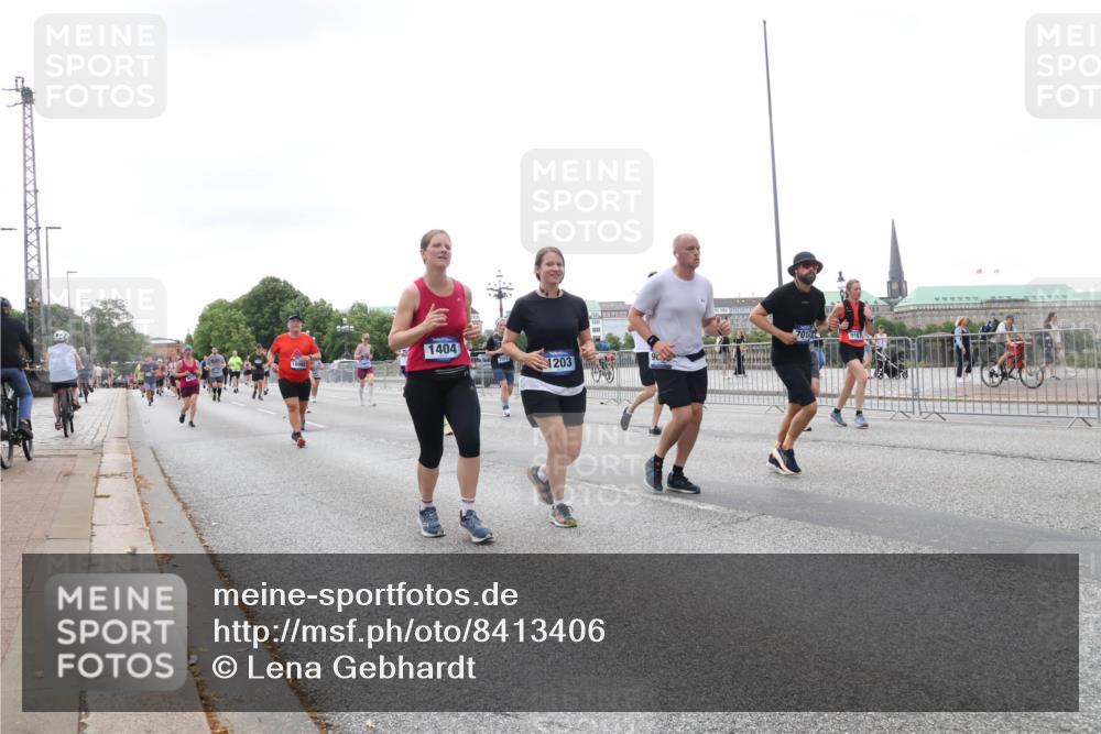 29.06.2025 - hella hamburg halbmarathon Lena Gebhardt http://msf.ph/oto/8413406 29.06.2025 10:51:19 Lombardsbrücke 1404, 1203, 7012, 1129, 1203, 1208, 1404, 1478, 1617, 1997, 2202, 2308, 2358, 2380, 2484, 2485, 2736, 2778, 2859, 3934, 4156, 4652, 4713, 4748, 4808, 4848, 4878, 4920, 5286, 5289, 5291, 5357, 5394, 5530, 5716, 5717, 6091, 6885, 6945, 6954, 6961, 7012, 7141, 7769, 7770, 7771, 7825, 7841, 7871, 7992, 8040, 8125, 8410, 8672, 8779, 8986, 9166, 9167, 9340, 9582, 9583, 9763, 10029, 10496, 10552, 10614, 10636, 11034, 11052, 11252, 11268, 11575, 11577, 14534 meine-sportfotos.de