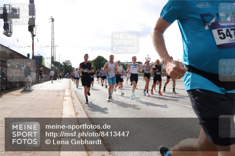29.06.2025 - hella hamburg halbmarathon Lena Gebhardt http://msf.ph/oto/8413447 29.06.2025 09:50:37 Lombardsbrücke 17120, 18457, 17486, 14012, 547, 1209, 1358, 1675, 1688, 1697, 1700, 1803, 1882, 2546, 2568, 2675, 2719, 2826, 3056, 3332, 3626, 4205, 4229, 4380, 4398, 4823, 4893, 5026, 5409, 5436, 5472, 5506, 5508, 5745, 5752, 5791, 5803, 5916, 6080, 6458, 6529, 6649, 6686, 6687, 6704, 7026, 7110, 7774, 8450, 8574, 8958, 9017, 9116, 9302, 9365, 9711, 10064, 10218, 10783, 10922, 11281, 11284, 11305, 11379, 11767, 12292, 12540, 12554, 12895, 13725 meine-sportfotos.de
