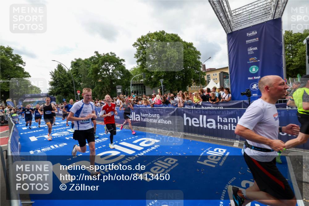 29.06.2025 - hella hamburg halbmarathon Zöllner http://msf.ph/oto/8413450 29.06.2025 10:47:41 Ziel 1070, 1320, 1696, 2284, 2708, 5889, 6009, 7962, 8023, 8927, 10969, 10988, 11283, 13948, 14618, 14619, 15451, 15478, 16205, 18104, 18970, 19181 meine-sportfotos.de