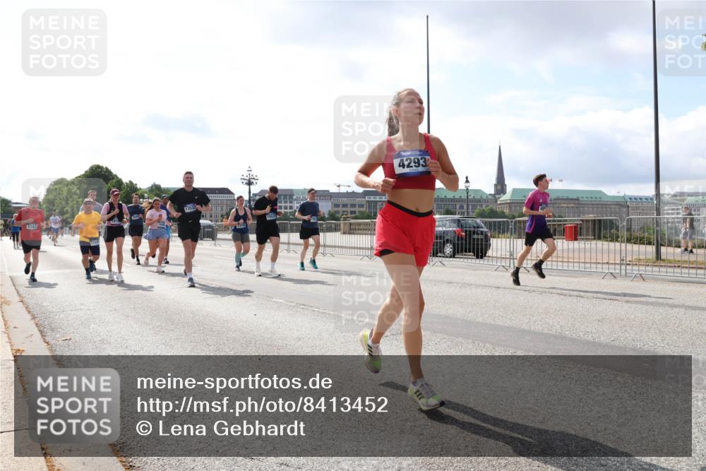 29.06.2025 - hella hamburg halbmarathon Lena Gebhardt http://msf.ph/oto/8413452 29.06.2025 10:04:47 Lombardsbrücke 1347, 4293, 1126, 1213, 1316, 1347, 1377, 1559, 1674, 2011, 2424, 2463, 2628, 2698, 2852, 3071, 3413, 3994, 4146, 4293, 4394, 4538, 4587, 4951, 5354, 5365, 5869, 6311, 7302, 8049, 8089, 8217, 9019, 9489, 10100, 10213, 10709, 10834, 10962, 11088, 11551, 11595, 12125, 12924, 12998, 13242, 13327, 13533, 13625, 14340, 14436, 14917, 15532, 16128, 16134, 16145, 16357, 16579, 16753, 16989, 16995, 17112, 17113, 17434, 17814, 17818, 18189 meine-sportfotos.de