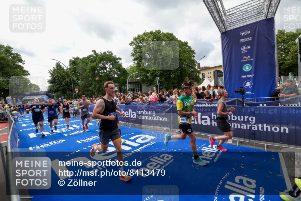29.06.2025 - hella hamburg halbmarathon Zöllner http://msf.ph/oto/8413479 29.06.2025 10:47:42 Ziel 1320, 1696, 2284, 2708, 5889, 6009, 7962, 8927, 10969, 10988, 11283, 13948, 14618, 14619, 15451, 15478, 16205, 18104, 18970, 19181 meine-sportfotos.de