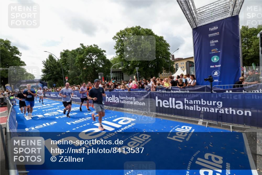 29.06.2025 - hella hamburg halbmarathon Zöllner http://msf.ph/oto/8413537 29.06.2025 10:47:47 Ziel 2340, 2708, 5915, 7962, 8564, 10988, 11283, 12679, 13948, 14383, 15478, 16205, 17229, 18430 meine-sportfotos.de