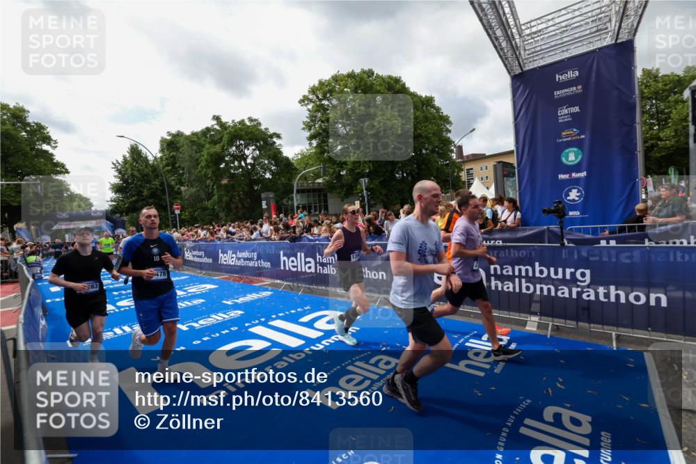 29.06.2025 - hella hamburg halbmarathon Zöllner http://msf.ph/oto/8413560 29.06.2025 10:47:48 Ziel 2340, 2708, 5915, 7962, 8564, 10988, 11283, 12679, 13948, 14383, 15478, 16205, 17229, 18430 meine-sportfotos.de