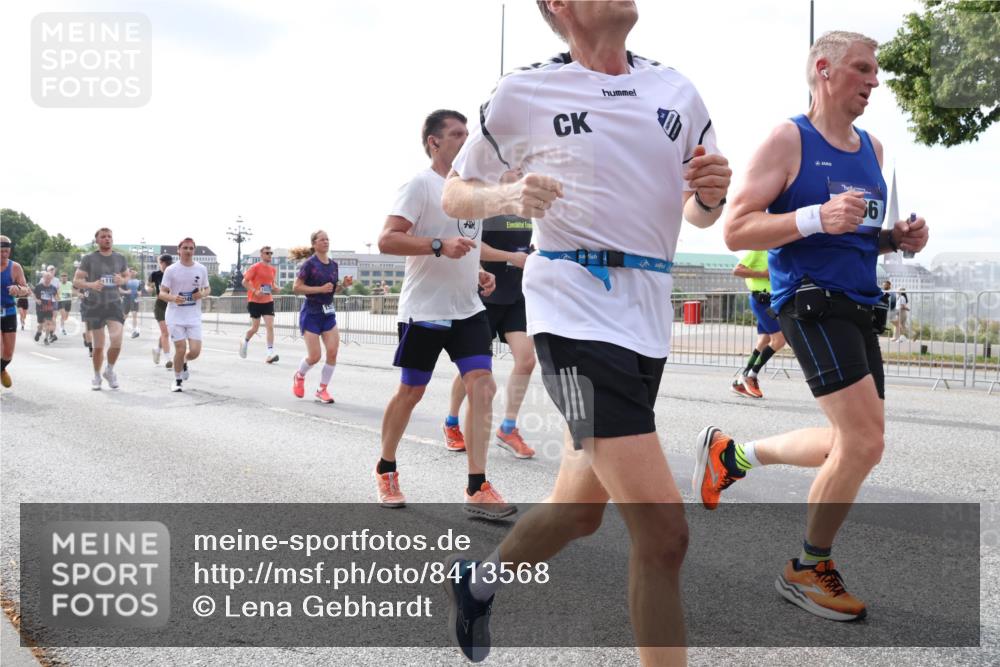29.06.2025 - hella hamburg halbmarathon Lena Gebhardt http://msf.ph/oto/8413568 29.06.2025 10:17:21 Lombardsbrücke 96, 1083, 1137, 1204, 1298, 1331, 1348, 1356, 1477, 1553, 2225, 2259, 2305, 2860, 2908, 3210, 3464, 3466, 3622, 3802, 3803, 4194, 4218, 4852, 5023, 5390, 5929, 5930, 5995, 6126, 6128, 6254, 6336, 6352, 6520, 6522, 6786, 7011, 7114, 7115, 7257, 7291, 7345, 7360, 7376, 7410, 7445, 7566, 7647, 7844, 7924, 7928, 7945, 8210, 8253, 8263, 8309, 8351, 8433, 8513, 8558, 8895, 8983, 9152, 9259, 9848 meine-sportfotos.de