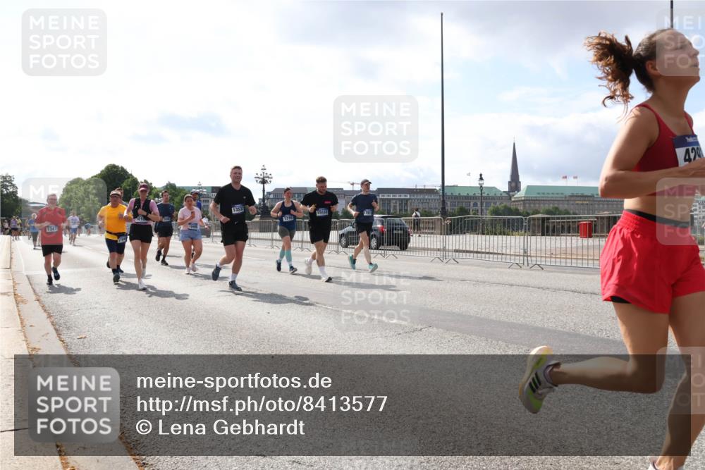 29.06.2025 - hella hamburg halbmarathon Lena Gebhardt http://msf.ph/oto/8413577 29.06.2025 10:04:47 Lombardsbrücke 1347, 17814, 420, 1126, 1213, 1316, 1347, 1377, 1559, 1674, 2011, 2424, 2463, 2628, 2698, 2852, 3071, 3413, 3994, 4146, 4293, 4394, 4538, 4587, 4951, 5354, 5365, 5869, 6311, 7302, 8049, 8089, 8217, 9019, 9489, 10100, 10213, 10709, 10834, 10962, 11088, 11551, 11595, 12125, 12924, 12998, 13242, 13327, 13533, 13625, 14340, 14436, 14917, 15532, 16128, 16134, 16145, 16357, 16579, 16753, 16989, 16995, 17112, 17113, 17434, 17814, 17818, 18189 meine-sportfotos.de