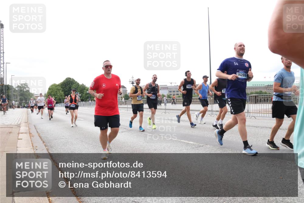 29.06.2025 - hella hamburg halbmarathon Lena Gebhardt http://msf.ph/oto/8413594 29.06.2025 10:25:54 Lombardsbrücke 3765, 4378, 2505, 14222, 54, 16289, 1093, 1305, 1479, 1481, 3343, 3765, 4378, 4797, 5028, 5497, 6663, 8276, 8674, 8881, 9811, 10104, 10219, 10845, 10846, 11139, 11157, 11596, 11662, 11699, 11828, 11859, 12074, 12505, 12838, 12945, 12946, 13653, 13842, 14063, 14179, 14223, 14356, 14726, 14936, 15283, 16289, 16354, 16381, 16927, 17369, 19144 meine-sportfotos.de
