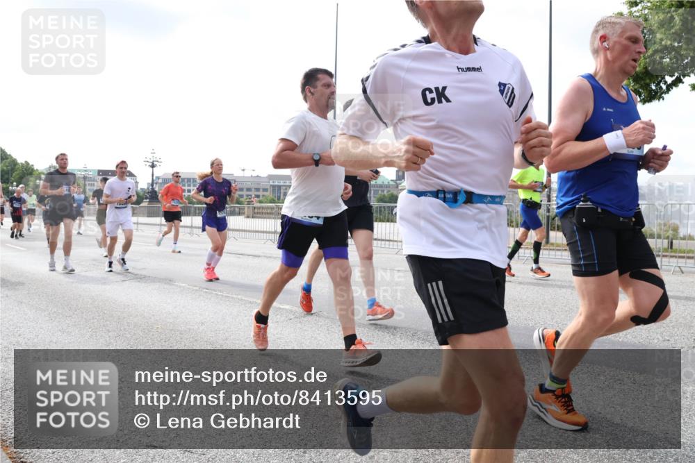 29.06.2025 - hella hamburg halbmarathon Lena Gebhardt http://msf.ph/oto/8413595 29.06.2025 10:17:21 Lombardsbrücke 1083, 1137, 1204, 1298, 1331, 1348, 1356, 1477, 1553, 2225, 2259, 2305, 2860, 2908, 3210, 3464, 3466, 3622, 3802, 3803, 4194, 4218, 4852, 5023, 5390, 5929, 5930, 5995, 6126, 6128, 6254, 6336, 6352, 6520, 6522, 6786, 7011, 7114, 7115, 7257, 7291, 7345, 7360, 7376, 7410, 7445, 7566, 7647, 7844, 7924, 7928, 7945, 8210, 8253, 8263, 8309, 8351, 8433, 8513, 8558, 8895, 8983, 9152, 9259, 9848 meine-sportfotos.de