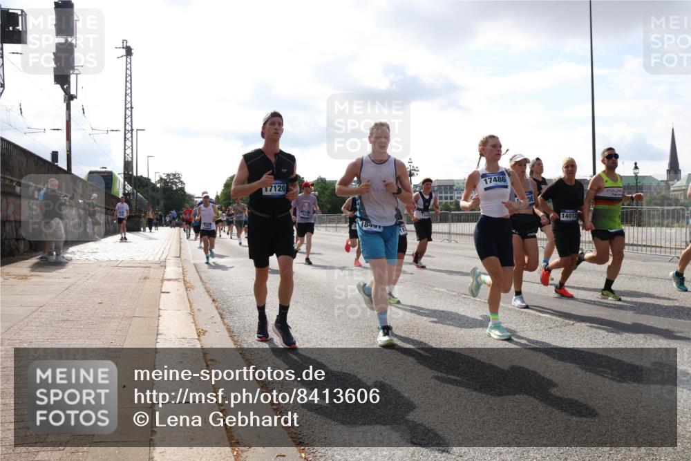 29.06.2025 - hella hamburg halbmarathon Lena Gebhardt http://msf.ph/oto/8413606 29.06.2025 09:50:38 Lombardsbrücke 17120, 13445, 16249, 18497, 17486, 14012, 1209, 1358, 1688, 1697, 1700, 1803, 1882, 2546, 2568, 2675, 2719, 2826, 3056, 3332, 3626, 4205, 4229, 4380, 4398, 4823, 4893, 5026, 5436, 5472, 5506, 5508, 5745, 5752, 5791, 5803, 5916, 6080, 6458, 6529, 6649, 6686, 6687, 6704, 7026, 7110, 7774, 8450, 8574, 8958, 9017, 9116, 9302, 9365, 10064, 10218, 10783, 10922, 11281, 11284, 11305, 11379, 11767, 12292, 12540, 12554, 12895, 13725 meine-sportfotos.de