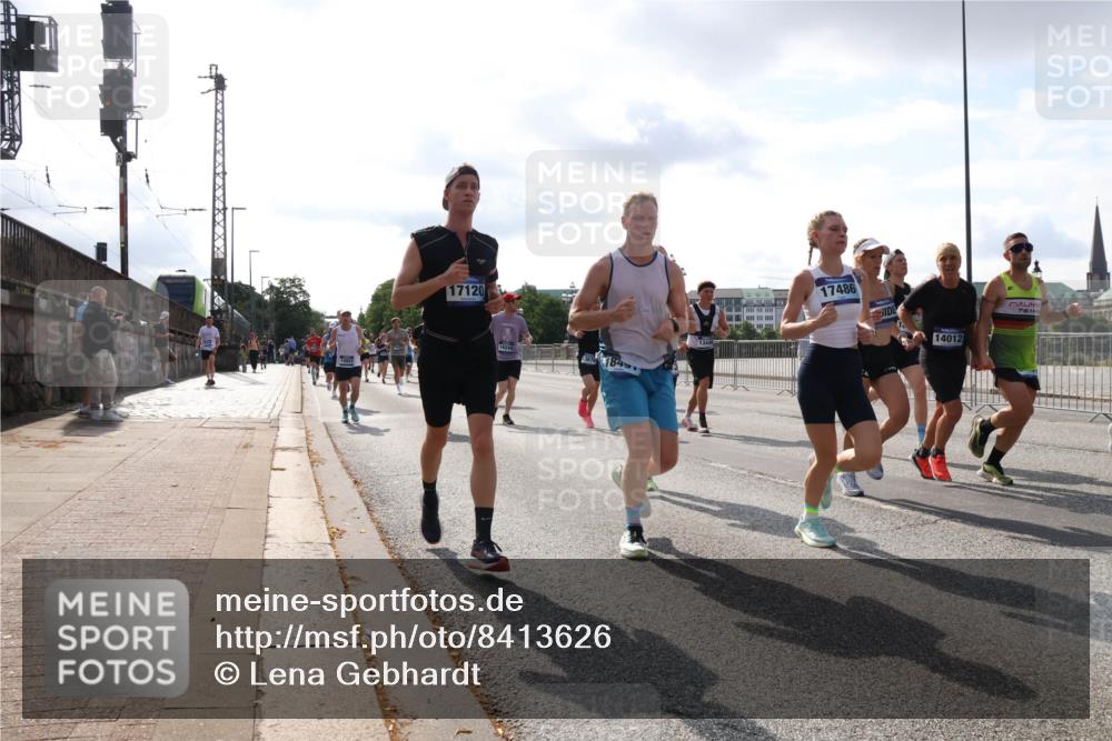 29.06.2025 - hella hamburg halbmarathon Lena Gebhardt http://msf.ph/oto/8413626 29.06.2025 09:50:38 Lombardsbrücke 17120, 16249, 8451, 17486, 14012, 1209, 1358, 1688, 1697, 1700, 1803, 1882, 2546, 2568, 2675, 2719, 2826, 3056, 3332, 3626, 4205, 4229, 4380, 4398, 4823, 4893, 5026, 5436, 5472, 5506, 5508, 5745, 5752, 5791, 5803, 5916, 6080, 6458, 6529, 6649, 6686, 6687, 6704, 7026, 7110, 7774, 8450, 8574, 8958, 9017, 9116, 9302, 9365, 10064, 10218, 10783, 10922, 11281, 11284, 11305, 11379, 11767, 12292, 12540, 12554, 12895, 13725 meine-sportfotos.de