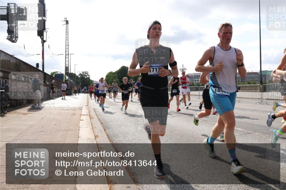 29.06.2025 - hella hamburg halbmarathon Lena Gebhardt http://msf.ph/oto/8413644 29.06.2025 09:50:39 Lombardsbrücke 783, 1712, 13876, 14272, 1845, 1209, 1358, 1441, 1688, 1697, 1700, 1803, 1882, 2546, 2568, 2675, 2719, 2826, 3056, 3332, 3626, 4205, 4229, 4380, 4398, 4823, 4893, 5026, 5436, 5472, 5506, 5508, 5745, 5752, 5791, 5803, 5916, 6080, 6458, 6529, 6649, 6686, 6687, 6704, 7026, 7110, 7774, 8450, 8574, 8958, 9017, 9116, 9302, 9365, 10064, 10218, 10783, 10922, 11281, 11284, 11305, 11379, 11767, 12292, 12540, 12895, 13725 meine-sportfotos.de