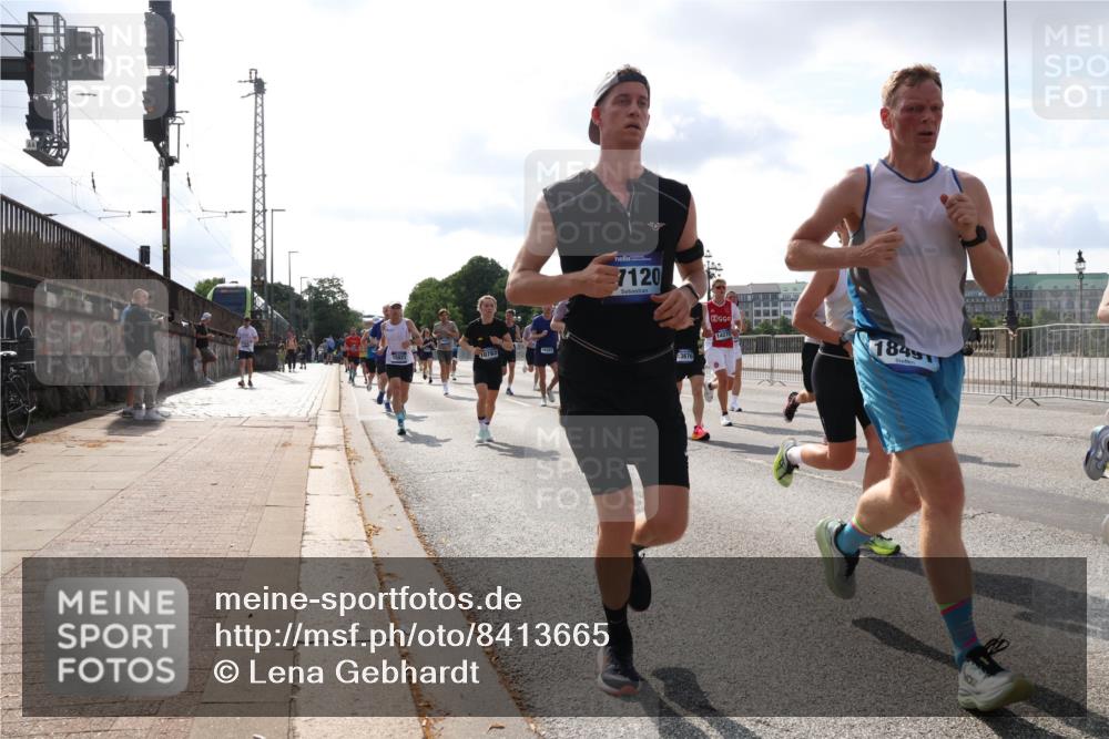 29.06.2025 - hella hamburg halbmarathon Lena Gebhardt http://msf.ph/oto/8413665 29.06.2025 09:50:39 Lombardsbrücke 10783, 16301, 7120, 14277, 1849, 1209, 1358, 1441, 1688, 1697, 1700, 1803, 1882, 2546, 2568, 2675, 2719, 2826, 3056, 3332, 3626, 4205, 4229, 4380, 4398, 4823, 4893, 5026, 5436, 5472, 5506, 5508, 5745, 5752, 5791, 5803, 5916, 6080, 6458, 6529, 6649, 6686, 6687, 6704, 7026, 7110, 7774, 8450, 8574, 8958, 9017, 9116, 9302, 9365, 10064, 10218, 10783, 10922, 11281, 11284, 11305, 11379, 11767, 12292, 12540, 12895, 13725 meine-sportfotos.de