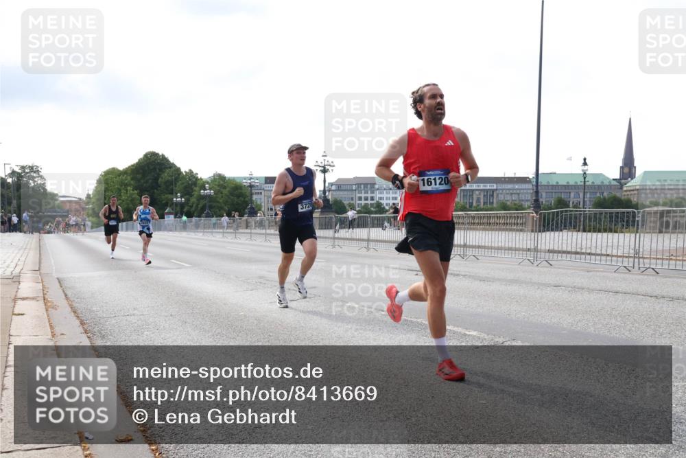 29.06.2025 - hella hamburg halbmarathon Lena Gebhardt http://msf.ph/oto/8413669 29.06.2025 09:39:53 Lombardsbrücke 3720, 16120, 51, 53, 2144, 2659, 3720, 6380, 6699, 11342, 11678, 13016, 14717, 14932, 14933, 15166, 16120, 16548, 17402, 18694, 18848, 19108 meine-sportfotos.de