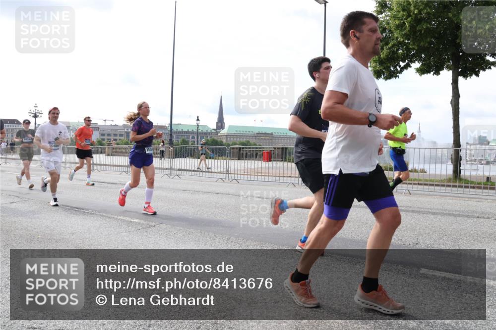 29.06.2025 - hella hamburg halbmarathon Lena Gebhardt http://msf.ph/oto/8413676 29.06.2025 10:17:22 Lombardsbrücke 1046, 1529, 1083, 1137, 1204, 1298, 1331, 1348, 1356, 1477, 1553, 2225, 2259, 2305, 2860, 2908, 3210, 3464, 3466, 3622, 3802, 3803, 4194, 4218, 4852, 5023, 5390, 5929, 5930, 5995, 6126, 6128, 6254, 6336, 6352, 6520, 6522, 6786, 7011, 7114, 7115, 7257, 7258, 7291, 7345, 7376, 7410, 7413, 7445, 7566, 7647, 7844, 7924, 7928, 7945, 8210, 8253, 8263, 8309, 8351, 8433, 8513, 8558, 8895, 8983, 9152, 9259, 9848 meine-sportfotos.de