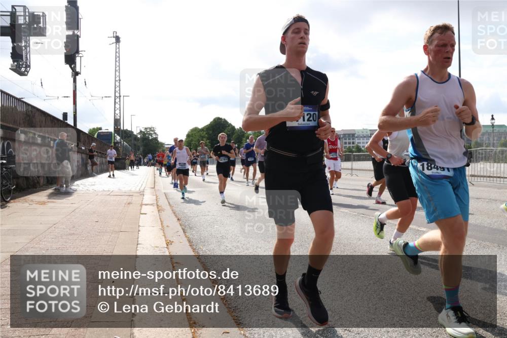 29.06.2025 - hella hamburg halbmarathon Lena Gebhardt http://msf.ph/oto/8413689 29.06.2025 09:50:39 Lombardsbrücke 15921, 10783, 120, 14272, 1849, 2357, 1209, 1358, 1441, 1688, 1697, 1700, 1803, 1882, 2546, 2568, 2675, 2719, 2826, 3056, 3332, 3626, 4205, 4229, 4380, 4398, 4823, 4893, 5026, 5436, 5472, 5506, 5508, 5745, 5752, 5791, 5803, 5916, 6080, 6458, 6529, 6649, 6686, 6687, 6704, 7026, 7110, 7774, 8450, 8574, 8958, 9017, 9116, 9302, 9365, 10064, 10218, 10783, 10922, 11281, 11284, 11305, 11379, 11767, 12292, 12540, 12895, 13725 meine-sportfotos.de