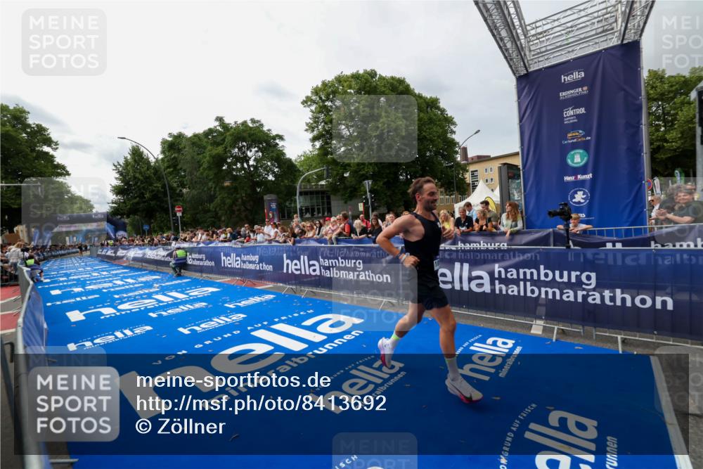 29.06.2025 - hella hamburg halbmarathon Zöllner http://msf.ph/oto/8413692 29.06.2025 10:24:27 Ziel 18695 meine-sportfotos.de