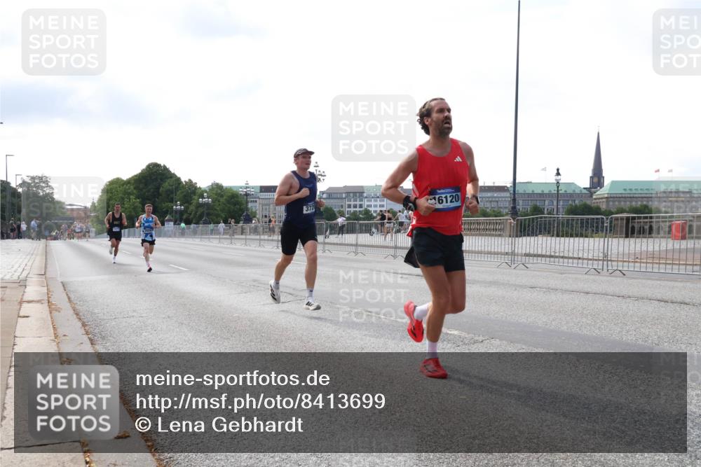29.06.2025 - hella hamburg halbmarathon Lena Gebhardt http://msf.ph/oto/8413699 29.06.2025 09:39:53 Lombardsbrücke 372, 6120, 51, 53, 2144, 2659, 3720, 6380, 6699, 11342, 11678, 13016, 14717, 14932, 14933, 15166, 16120, 16548, 17402, 18694, 18848, 19108 meine-sportfotos.de