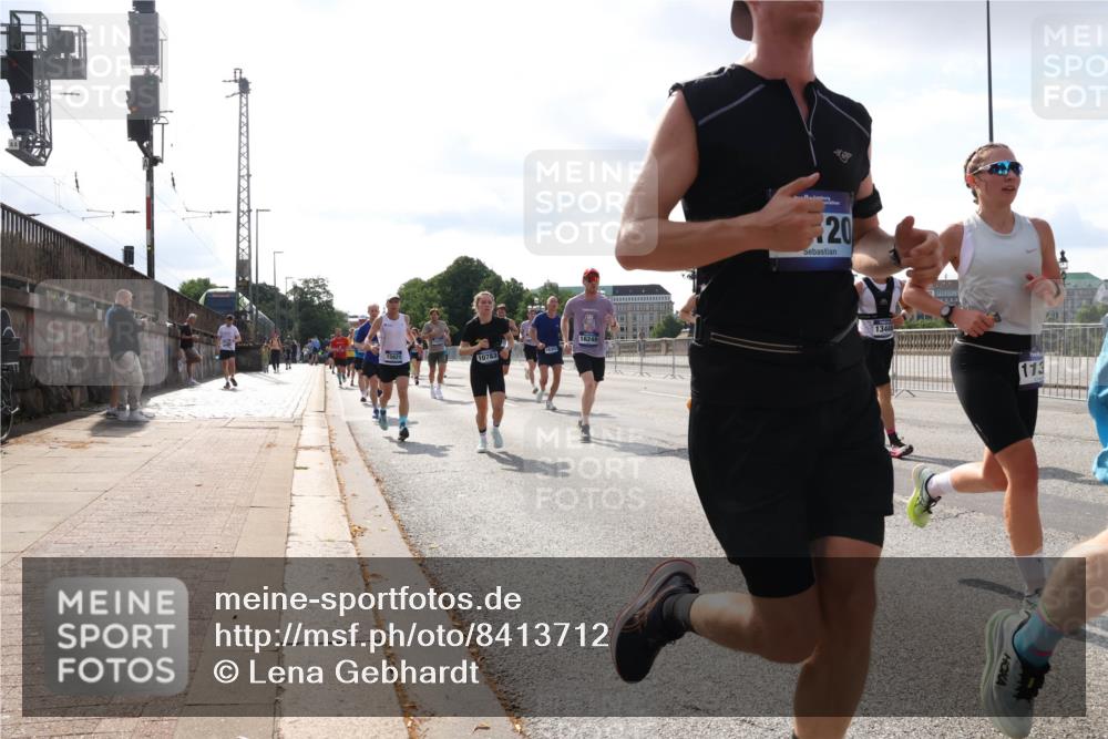 29.06.2025 - hella hamburg halbmarathon Lena Gebhardt http://msf.ph/oto/8413712 29.06.2025 09:50:39 Lombardsbrücke 15921, 10783, 16249, 20, 13446, 113, 1209, 1358, 1441, 1688, 1697, 1700, 1803, 1882, 2546, 2568, 2675, 2719, 2826, 3056, 3332, 3626, 4205, 4229, 4380, 4398, 4823, 4893, 5026, 5436, 5472, 5506, 5508, 5745, 5752, 5791, 5803, 5916, 6080, 6458, 6529, 6649, 6686, 6687, 6704, 7026, 7110, 7774, 8450, 8574, 8958, 9017, 9116, 9302, 9365, 10064, 10218, 10783, 10922, 11281, 11284, 11305, 11379, 11767, 12292, 12540, 12895, 13725 meine-sportfotos.de