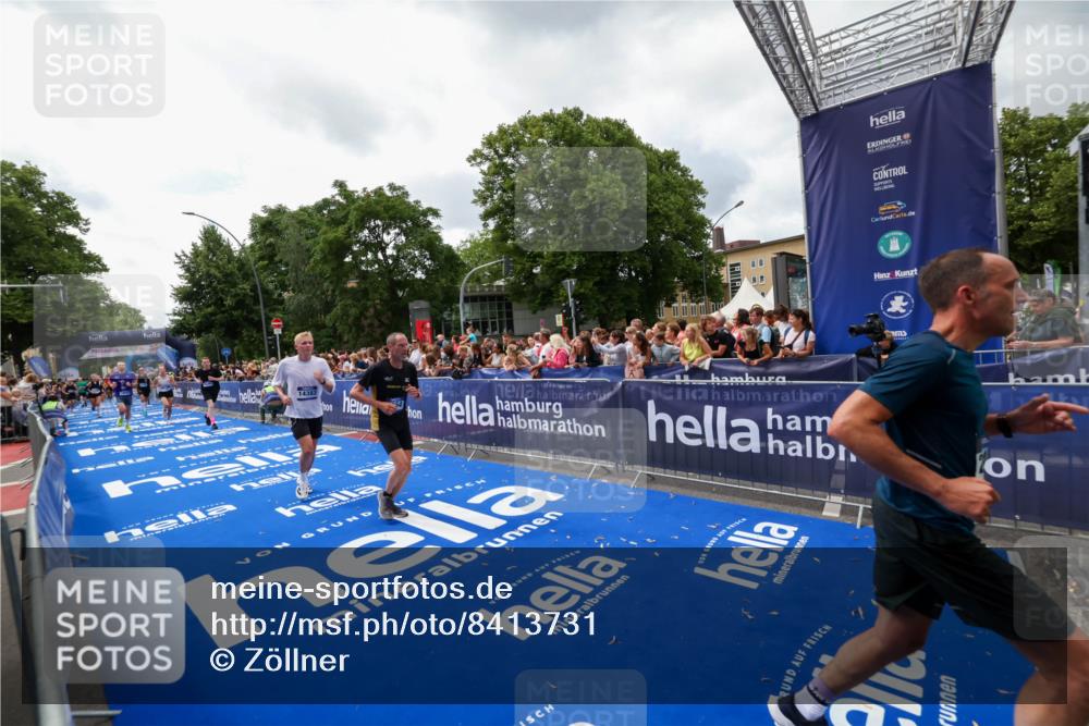 29.06.2025 - hella hamburg halbmarathon Zöllner http://msf.ph/oto/8413731 29.06.2025 10:47:54 Ziel 2340, 5915, 6836, 8564, 11961, 12679, 14383, 14730, 17451, 18356, 18836 meine-sportfotos.de