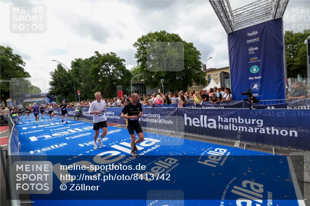 29.06.2025 - hella hamburg halbmarathon Zöllner http://msf.ph/oto/8413742 29.06.2025 10:47:55 Ziel 2340, 6836, 8564, 11961, 14383, 14730, 15333, 17451, 18356, 18836 meine-sportfotos.de