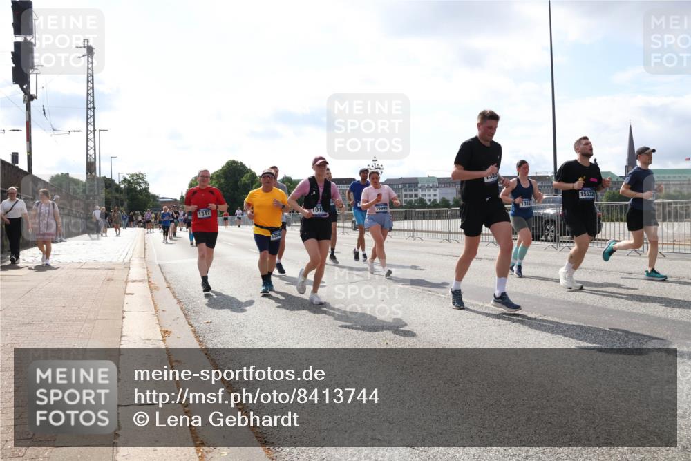 29.06.2025 - hella hamburg halbmarathon Lena Gebhardt http://msf.ph/oto/8413744 29.06.2025 10:04:49 Lombardsbrücke 1347, 1010, 16995, 17540, 1353, 1316, 15532, 1126, 1213, 1316, 1347, 1377, 1559, 1674, 2011, 2424, 2463, 2628, 2698, 2852, 3071, 3413, 3994, 4146, 4293, 4394, 4538, 4951, 5869, 6311, 6907, 6908, 7302, 8049, 8089, 8217, 9019, 9489, 10100, 10213, 10709, 10834, 10962, 11088, 11551, 11595, 12125, 12924, 13242, 13327, 13533, 13625, 14917, 15532, 16128, 16134, 16145, 16357, 16579, 16753, 16989, 16995, 17112, 17113, 17434, 17814, 17818, 18189 meine-sportfotos.de
