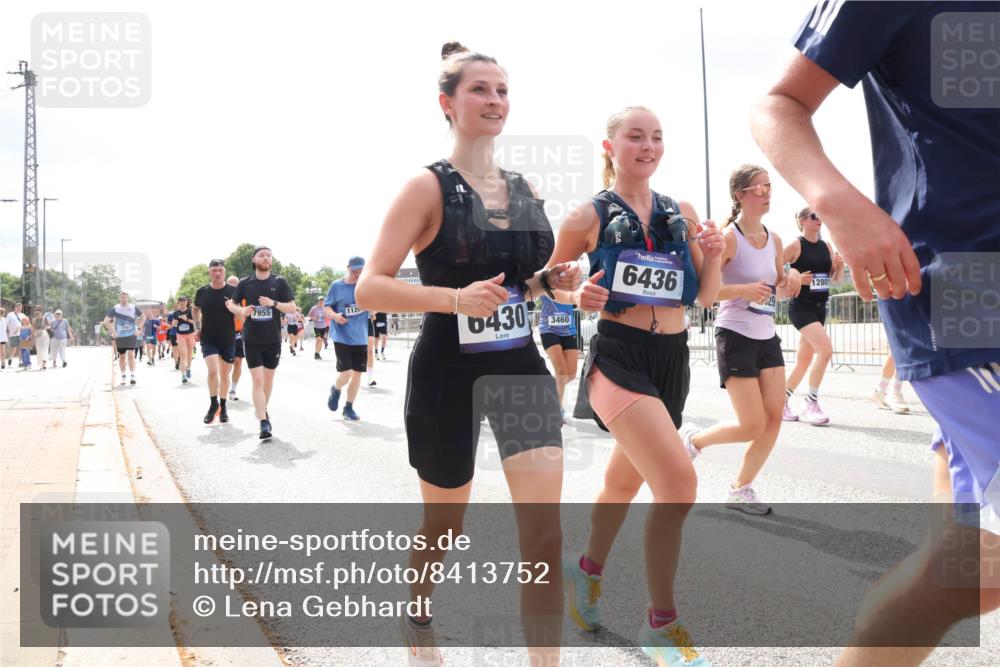 29.06.2025 - hella hamburg halbmarathon Lena Gebhardt http://msf.ph/oto/8413752 29.06.2025 10:42:04 Lombardsbrücke 7955, 1120, 6430, 3460, 6436, 12801, 1039, 1360, 1509, 1623, 1624, 1648, 1712, 1752, 2145, 2523, 2974, 3276, 3326, 3459, 3460, 3568, 4329, 4353, 4541, 4735, 4736, 4787, 4885, 4892, 5419, 5432, 5671, 6136, 6137, 6153, 6320, 6430, 6436, 6450, 6618, 6828, 6837, 6846, 6917, 7357, 7477, 7955, 7968, 8004, 8014, 8162, 8163, 8300, 8301, 8443, 8459, 8712, 8848, 8897, 8908, 9008, 9223, 9370, 9467, 9588, 10027, 10623, 11011 meine-sportfotos.de