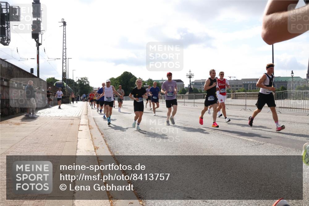 29.06.2025 - hella hamburg halbmarathon Lena Gebhardt http://msf.ph/oto/8413757 29.06.2025 09:50:39 Lombardsbrücke 14272, 16249, 15921, 18301, 783, 13876, 1209, 1358, 1441, 1688, 1697, 1700, 1803, 1882, 2546, 2568, 2675, 2719, 2826, 3056, 3332, 3626, 4205, 4229, 4380, 4398, 4823, 4893, 5026, 5436, 5472, 5506, 5508, 5745, 5752, 5791, 5803, 5916, 6080, 6458, 6529, 6649, 6686, 6687, 6704, 7026, 7110, 7774, 8450, 8574, 8958, 9017, 9116, 9302, 9365, 10064, 10218, 10783, 10922, 11281, 11284, 11305, 11379, 11767, 12292, 12540, 12895, 13725 meine-sportfotos.de