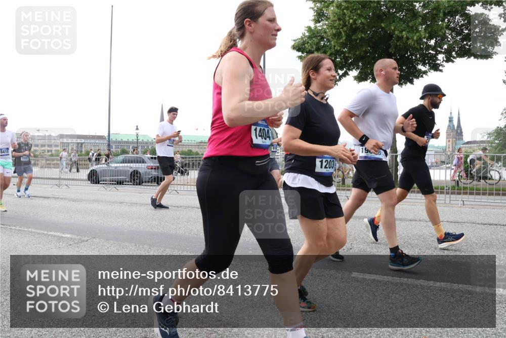 29.06.2025 - hella hamburg halbmarathon Lena Gebhardt http://msf.ph/oto/8413775 29.06.2025 10:51:21 Lombardsbrücke 8410, 1404, 916, 15, 1203, 198, 1129, 1203, 1208, 1404, 1478, 1617, 1997, 2202, 2308, 2358, 2380, 2484, 2485, 2593, 2736, 2778, 2859, 3934, 4156, 4652, 4713, 4748, 4808, 4848, 4878, 4920, 5286, 5289, 5291, 5357, 5394, 5530, 5716, 5717, 6091, 6885, 6945, 6954, 6961, 7012, 7141, 7769, 7770, 7771, 7825, 7841, 7871, 7992, 8040, 8125, 8399, 8410, 8672, 8779, 9166, 9167, 9340, 9582, 9583, 9763, 10496, 10552, 10614, 10636, 11034, 11052, 11252, 11268, 11575 meine-sportfotos.de