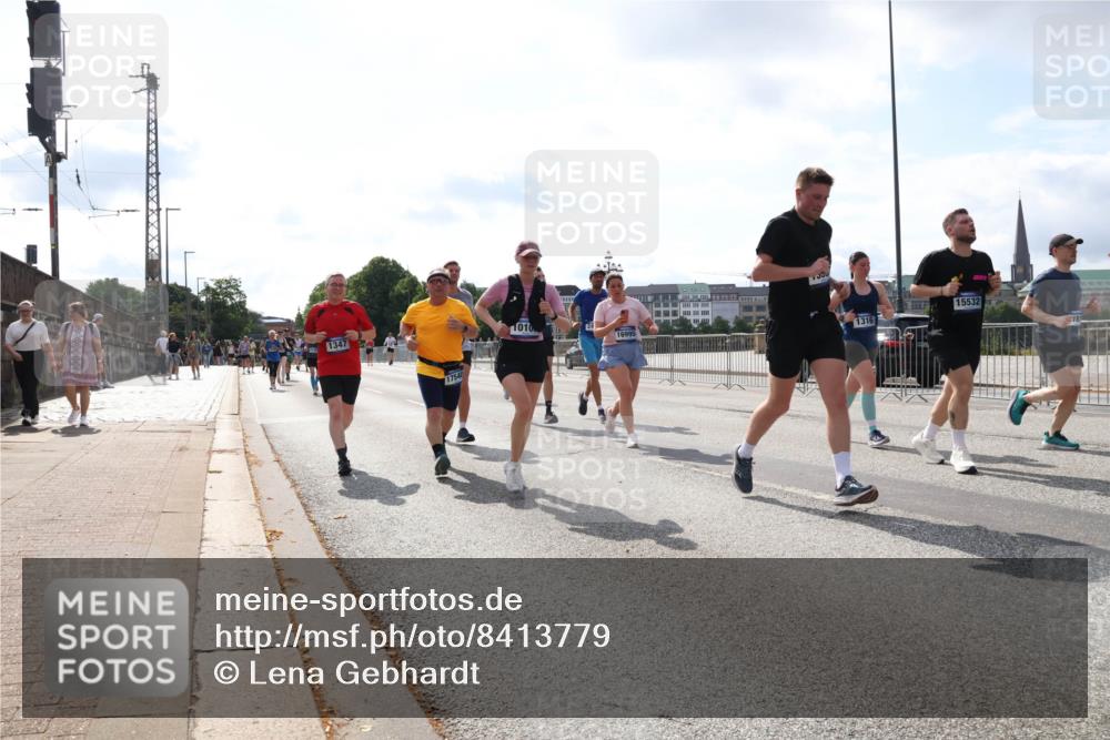 29.06.2025 - hella hamburg halbmarathon Lena Gebhardt http://msf.ph/oto/8413779 29.06.2025 10:04:49 Lombardsbrücke 1347, 17540, 15532, 1010, 1316, 16995, 1126, 1213, 1316, 1347, 1377, 1559, 1674, 2011, 2424, 2463, 2628, 2698, 2852, 3071, 3413, 3994, 4146, 4293, 4394, 4538, 4951, 5869, 6311, 6907, 6908, 7302, 8049, 8089, 8217, 9019, 9489, 10100, 10213, 10709, 10834, 10962, 11088, 11551, 11595, 12125, 12924, 13242, 13327, 13533, 13625, 14917, 15532, 16128, 16134, 16145, 16357, 16579, 16753, 16989, 16995, 17112, 17113, 17434, 17814, 17818, 18189 meine-sportfotos.de
