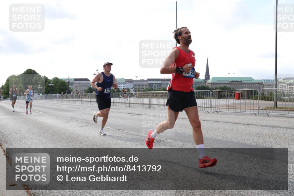 29.06.2025 - hella hamburg halbmarathon Lena Gebhardt http://msf.ph/oto/8413792 29.06.2025 09:39:54 Lombardsbrücke 3720, 120, 51, 53, 2144, 2659, 3720, 6380, 6699, 11342, 11678, 13016, 14717, 14932, 14933, 15166, 16120, 16548, 17402, 18694, 18848, 19108 meine-sportfotos.de