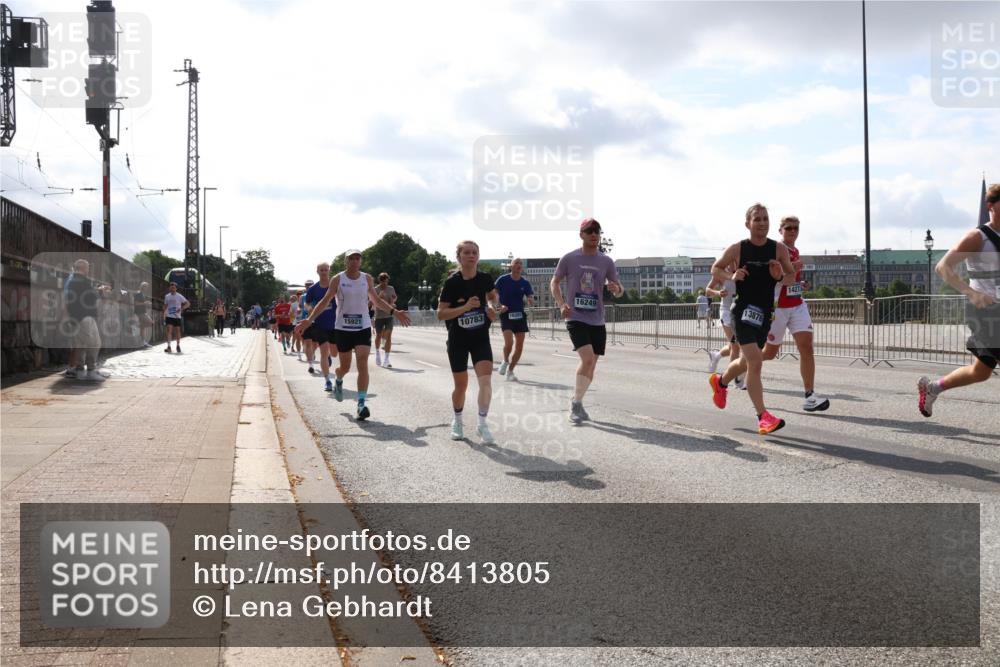 29.06.2025 - hella hamburg halbmarathon Lena Gebhardt http://msf.ph/oto/8413805 29.06.2025 09:50:40 Lombardsbrücke 15921, 10783, 16301, 16249, 13876, 1427, 1209, 1358, 1441, 1688, 1697, 1700, 1882, 2546, 2568, 2675, 2719, 2826, 3056, 3332, 3626, 4205, 4229, 4380, 4398, 4823, 4893, 5026, 5436, 5472, 5506, 5508, 5745, 5752, 5791, 5803, 5916, 6080, 6458, 6529, 6649, 6686, 6687, 7026, 7110, 8091, 8450, 8574, 8958, 9017, 9116, 9302, 9365, 10064, 10218, 10783, 10922, 11281, 11284, 11305, 11379, 11767, 12292, 12540, 12895, 13725 meine-sportfotos.de