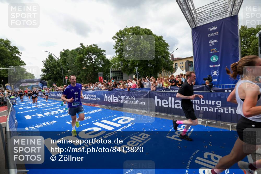 29.06.2025 - hella hamburg halbmarathon Zöllner http://msf.ph/oto/8413820 29.06.2025 10:47:58 Ziel 1604, 1613, 4528, 5022, 6836, 11961, 14730, 15333, 16766, 17451, 18356, 18836, 19198 meine-sportfotos.de