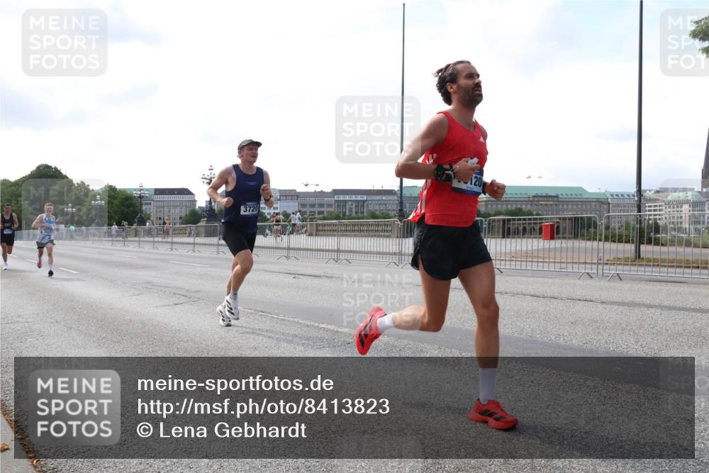 29.06.2025 - hella hamburg halbmarathon Lena Gebhardt http://msf.ph/oto/8413823 29.06.2025 09:39:54 Lombardsbrücke 3720, 120, 51, 53, 2144, 2659, 3720, 6380, 6699, 11342, 11678, 13016, 14717, 14932, 14933, 15166, 16120, 16548, 17402, 18694, 18848, 19108 meine-sportfotos.de