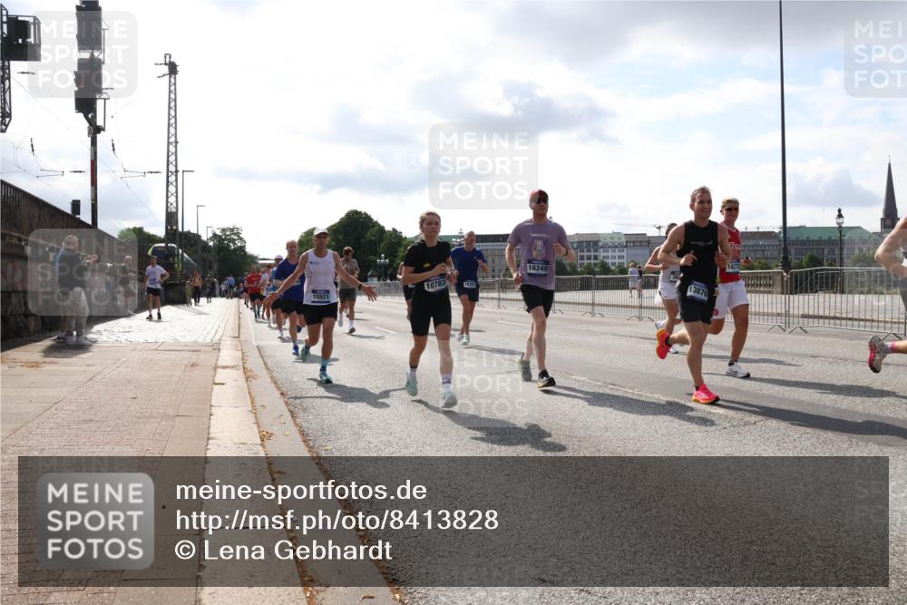 29.06.2025 - hella hamburg halbmarathon Lena Gebhardt http://msf.ph/oto/8413828 29.06.2025 09:50:40 Lombardsbrücke 15921, 10783, 16301, 16249, 13876, 14272, 1209, 1358, 1441, 1688, 1697, 1700, 1882, 2546, 2568, 2675, 2719, 2826, 3056, 3332, 3626, 4205, 4229, 4380, 4398, 4823, 4893, 5026, 5436, 5472, 5506, 5508, 5745, 5752, 5791, 5803, 5916, 6080, 6458, 6529, 6649, 6686, 6687, 7026, 7110, 8091, 8450, 8574, 8958, 9017, 9116, 9302, 9365, 10064, 10218, 10783, 10922, 11281, 11284, 11305, 11379, 11767, 12292, 12540, 12895, 13725 meine-sportfotos.de