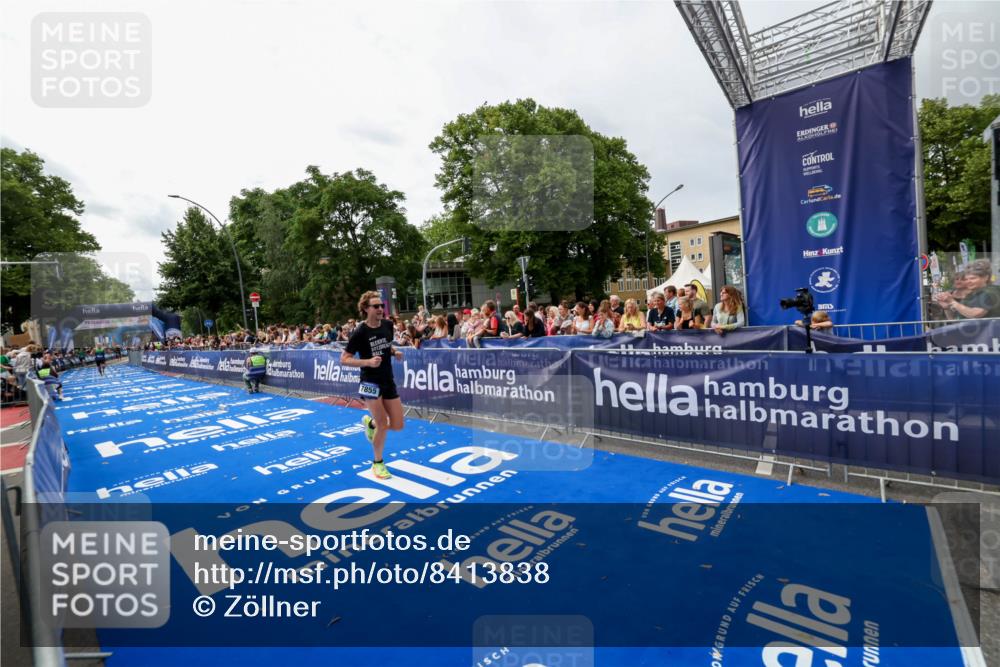 29.06.2025 - hella hamburg halbmarathon Zöllner http://msf.ph/oto/8413838 29.06.2025 10:24:37 Ziel 7855, 14506 meine-sportfotos.de