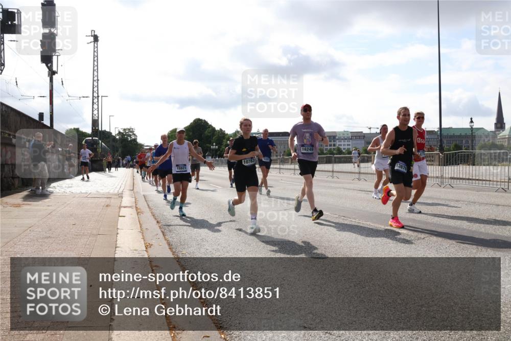 29.06.2025 - hella hamburg halbmarathon Lena Gebhardt http://msf.ph/oto/8413851 29.06.2025 09:50:40 Lombardsbrücke 15921, 10783, 16301, 16249, 13876, 1209, 1358, 1441, 1688, 1697, 1700, 1882, 2546, 2568, 2675, 2719, 2826, 3056, 3332, 3626, 4205, 4229, 4380, 4398, 4823, 4893, 5026, 5436, 5472, 5506, 5508, 5745, 5752, 5791, 5803, 5916, 6080, 6458, 6529, 6649, 6686, 6687, 7026, 7110, 8091, 8450, 8574, 8958, 9017, 9116, 9302, 9365, 10064, 10218, 10783, 10922, 11281, 11284, 11305, 11379, 11767, 12292, 12540, 12895, 13725 meine-sportfotos.de